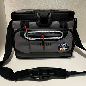 Lunch box/ picnic cooler soft sided with shoulder strap